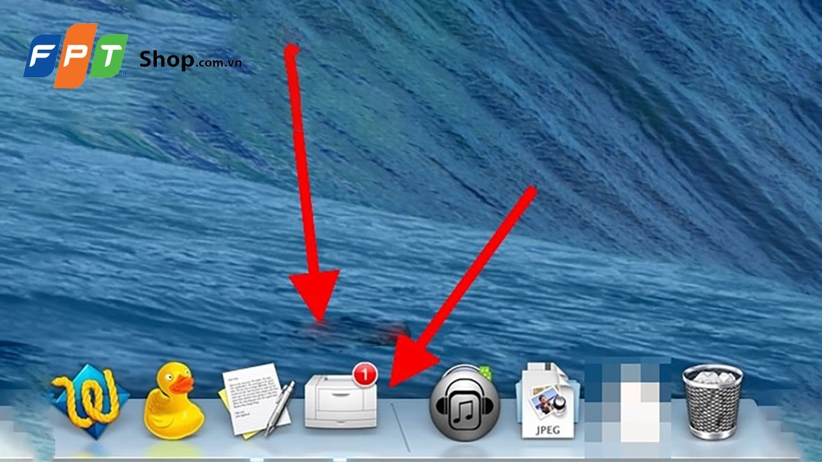Nhấp vào biểu tượng máy in trên thanh Dock của macOS để hủy lệnh in