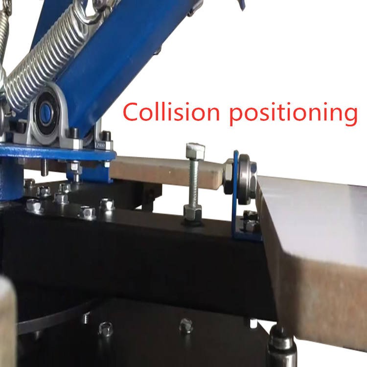 Cận cảnh bộ phận tinh chỉnh độ chính xác cao trên máy kéo lụa 4 màu