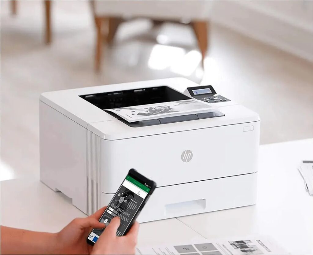 Thuê máy in văn phòng: Kinh nghiệm chọn máy hiệu quả nhất Chuyên viên tư vấn giúp doanh nghiệp xác định nhu cầu thuê máy in văn phòng