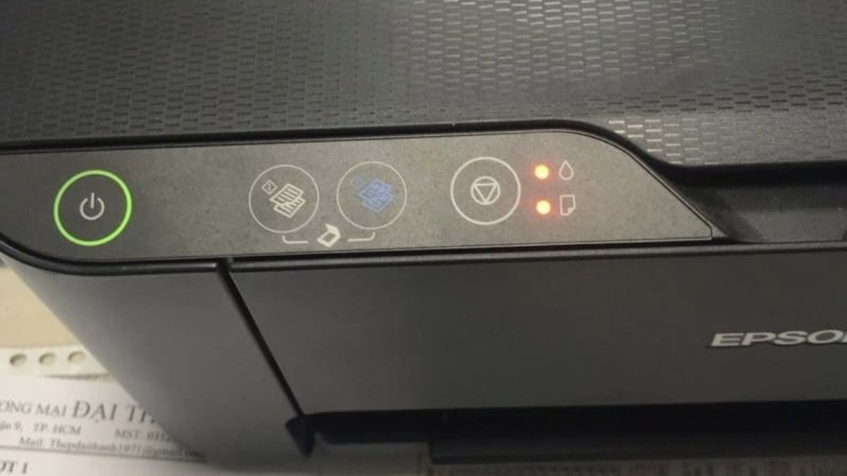Máy in Epson báo lỗi 2 đèn đỏ nhấp nháy trên bảng điều khiển
