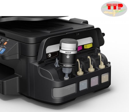 Người dùng tự tay nạp mực cho máy in màu Epson L220 một cách dễ dàng