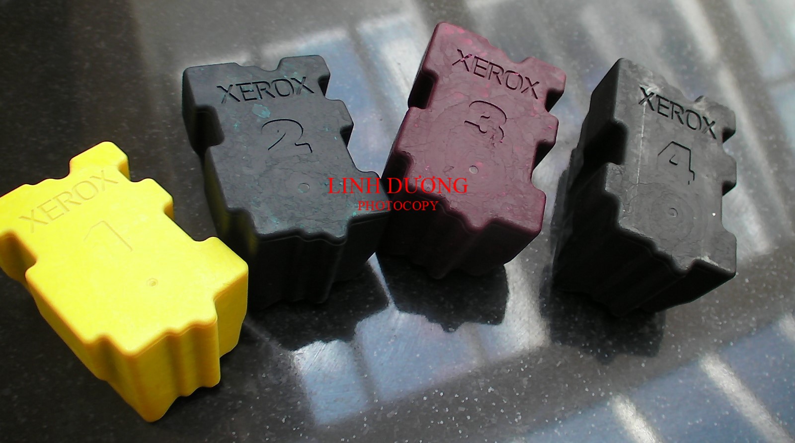 Thanh mực sáp đặc trưng của dòng máy in mực sáp Xerox