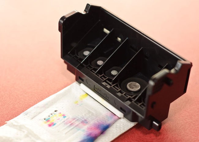 Vệ sinh định kỳ đầu phun máy in giúp bản in luôn sắc nét