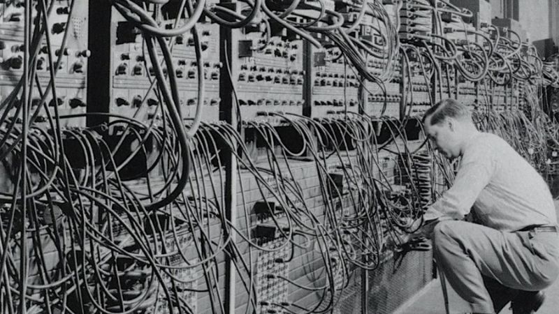 Thiết kế và cấu trúc của máy tính điện tử đầu tiên ENIAC