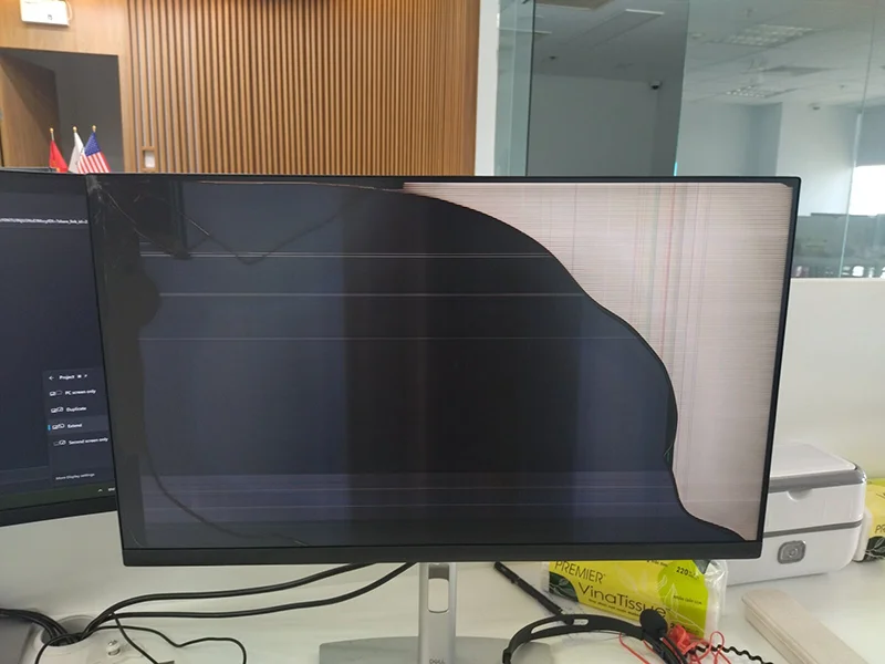 Màn hình máy tính bị cháy với các dấu hiệu nhận biết rõ ràng