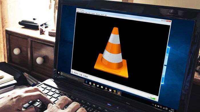 VLC Media Player đang phát nhạc, hiển thị giao diện tối giản