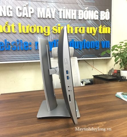 Cận cảnh các cổng kết nối bên cạnh của máy tính liền màn hình HP ProOne