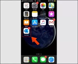 Biểu tượng ứng dụng Outlook trên màn hình điện thoại iPhone, sẵn sàng cho quá trình đăng nhập