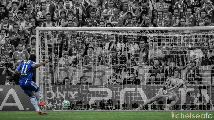 hình nền Drogba ghi bàn cho Chelsea