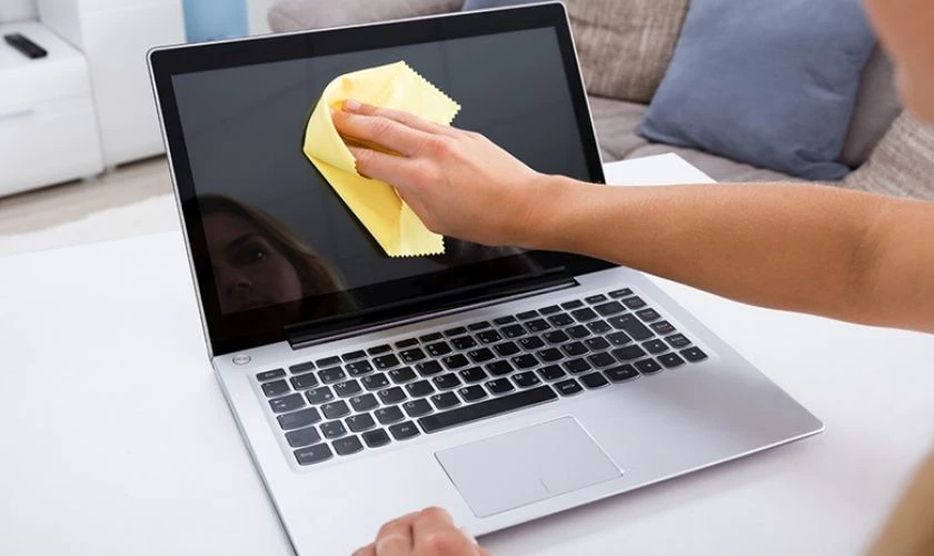 Sử dụng và bảo dưỡng đúng cách giúp hạn chế màn hình máy tính bị kẻ ô