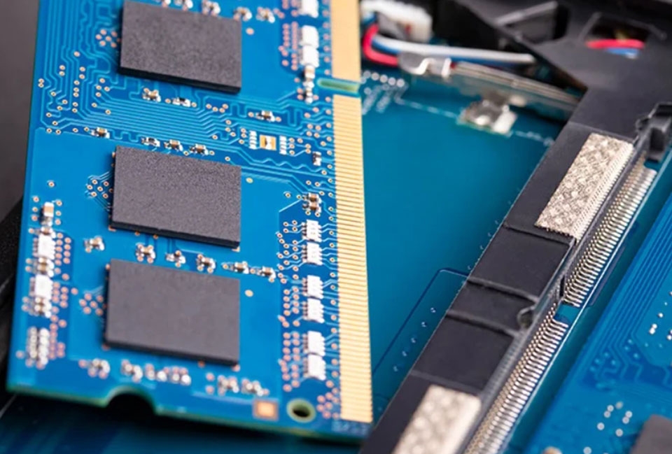 Kiểm tra và hoàn tất vệ sinh chân RAM